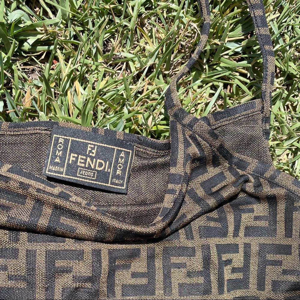 Fendi logo top